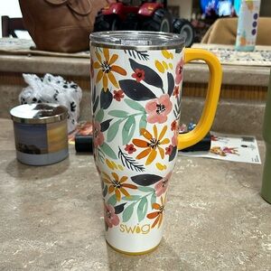 Swig tumbler floral